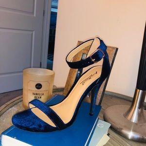 NWOB BEAUTIFUL Blue Velvet Stiletto